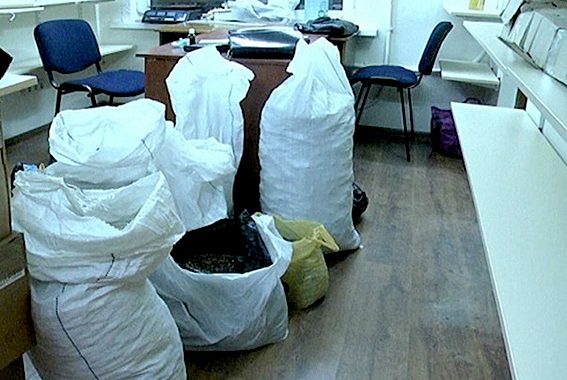 Поліція вилучила 200 кг бурштину, який готували на вивіз до Китаю, — МВС Поліція вилучила 200 кг бурштину, який готували на вивіз до Китаю, — МВС