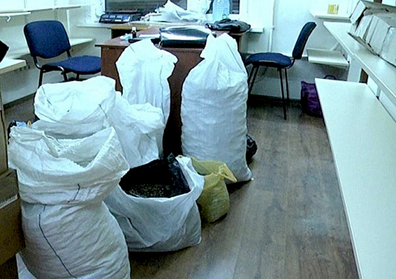 Поліція вилучила 200 кг бурштину, який готували на вивіз до Китаю, — МВС