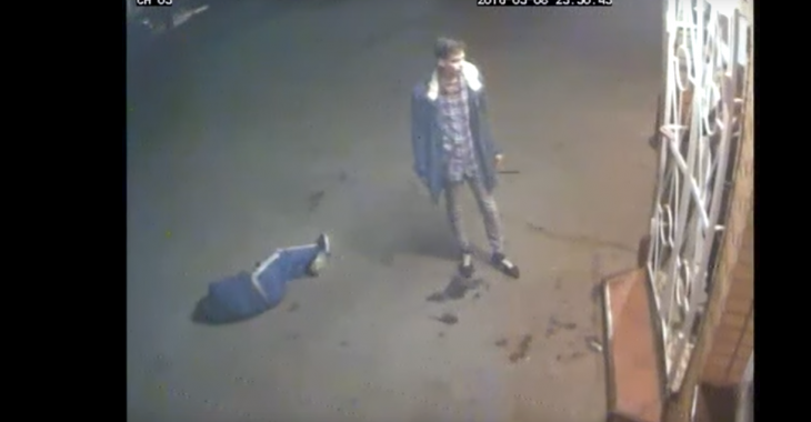 На Одещині підлітки жорстоко побили хлопця — відео камери спостереження На Одещині підлітки жорстоко побили хлопця — відео камери спостереження