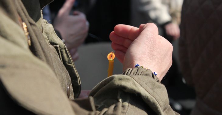 На Майдані сотні людей поклали квіти до труни Дмитра «Годзилли» Годзенка На Майдані сотні людей поклали квіти до труни Дмитра «Годзилли» Годзенка