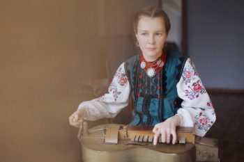 Те, що українські жінки не грали на лірах — міф, — лірниця Те, що українські жінки не грали на лірах — міф, — лірниця