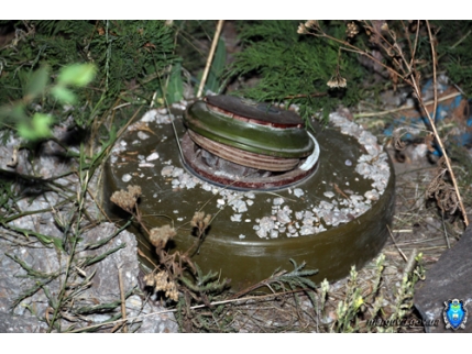 В Мариуполе на входе в парк нашли две учебные мины