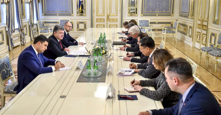 Порошенко заявив, що «міністри-реформатори та їх команди мають залишитися» Порошенко заявив, що «міністри-реформатори та їх команди мають залишитися»