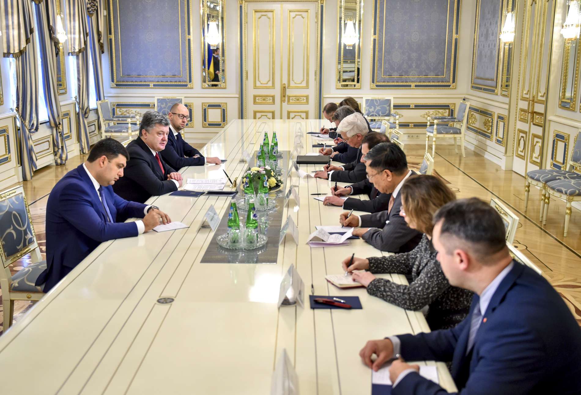 Порошенко заявив, що «міністри-реформатори та їх команди мають залишитися»