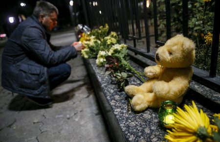 В Донецке и Киеве почтили память жертв крушения авиалайнера в Египте