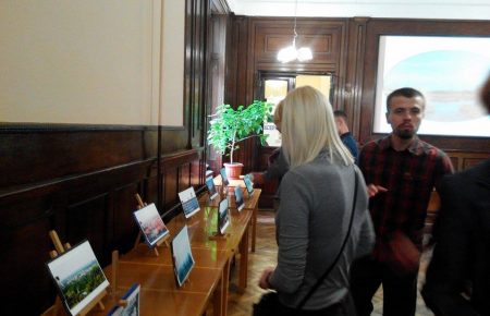 В Чернівцях презентували фотороботи переселенців про мирну Донеччину
