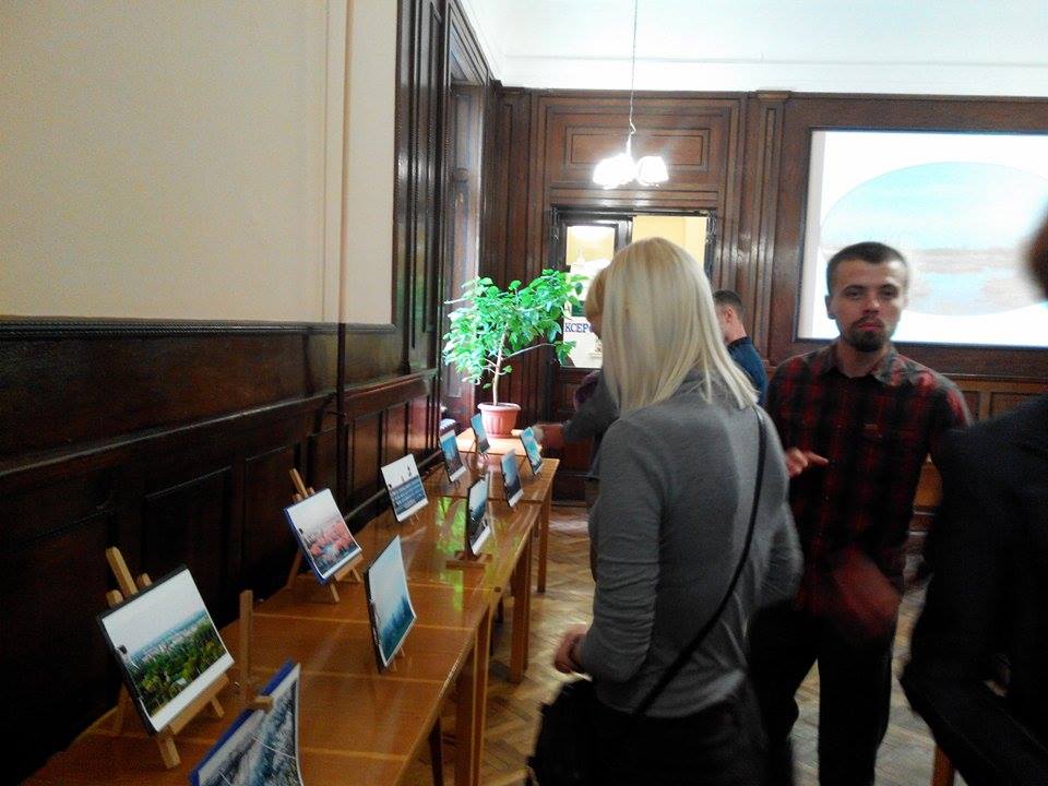 В Чернівцях презентували фотороботи переселенців про мирну Донеччину