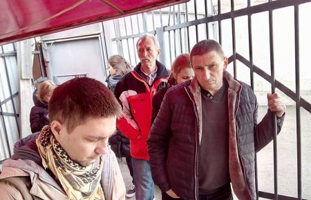 Журналістів та деяких родичів не пустили на суд Карпюка і Клиха в Грозному