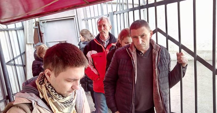 Журналістів та деяких родичів не пустили на суд Карпюка і Клиха в Грозному Журналістів та деяких родичів не пустили на суд Карпюка і Клиха в Грозному