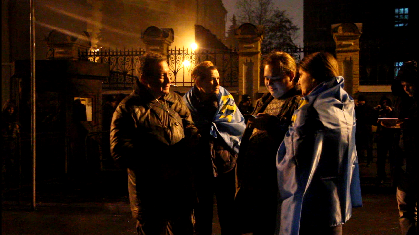 Кримські татари пікетують Адміністрацію Президента
