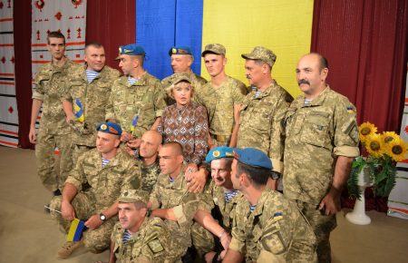 Ада Роговцева провела творчий вечір для  солдатів  у Костянтинівці