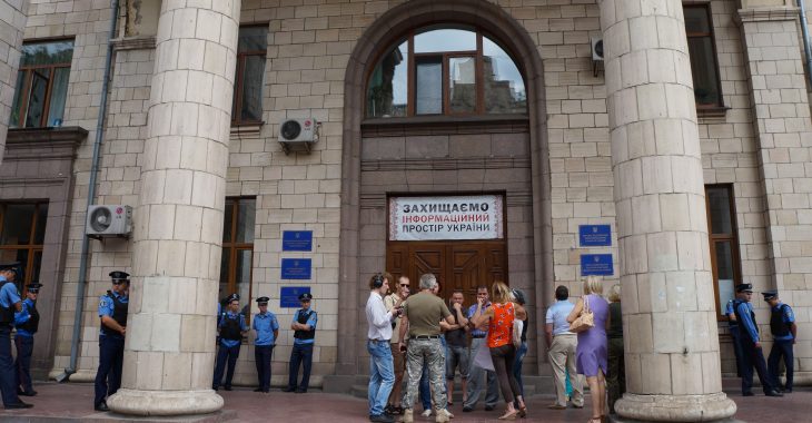 ОУНівці вимагали люструвати заступника Держтелерадіо ОУНівці вимагали люструвати заступника Держтелерадіо