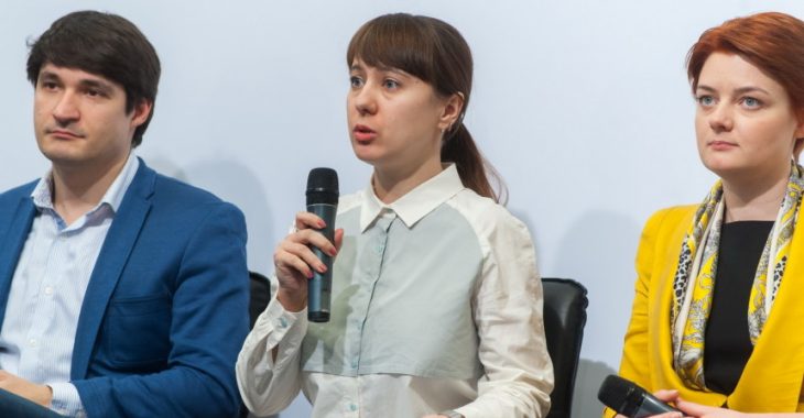 Активісти вимагають якнайшвидше ввести електронні декларації для чиновників Активісти вимагають якнайшвидше ввести електронні декларації для чиновників