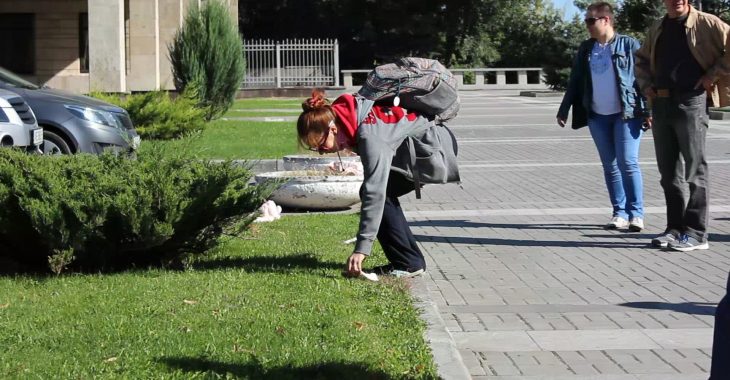 «Правий сектор» в Дніпрі змусив феміністок прибрати з вулиці гіпсові вагіни «Правий сектор» в Дніпрі змусив феміністок прибрати з вулиці гіпсові вагіни