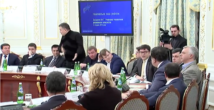 Видео конфликта между Аваковым и Саакашвили: обвинения, оскорбления и стакан
