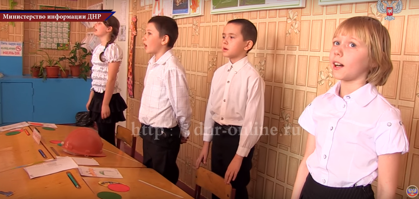 В Єнакієво у школі співають гімн «ДНР»: «Славься республика наша народная!»