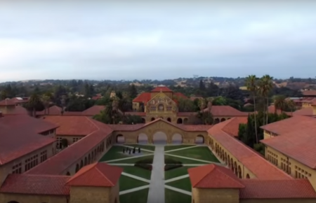Президент Стендфорда відкриває щорічні стипендії для 100 випускників світу