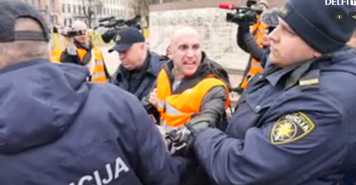 Поліція Латвії на 4 години затримала блогера-прихильника бойовиків Донбасу Поліція Латвії на 4 години затримала блогера-прихильника бойовиків Донбасу