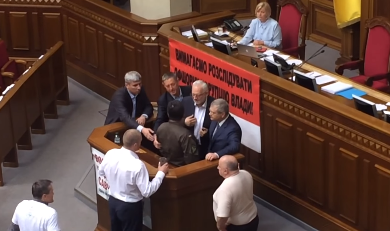 Депутат Тимошенко не дав Вілкулу виступати російською в Раді — відео