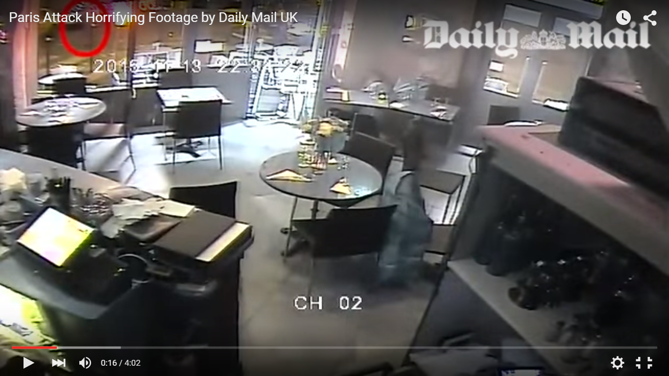 В мережі опублікували відео, зняте камерою кав'ярні під час теракту у Парижі