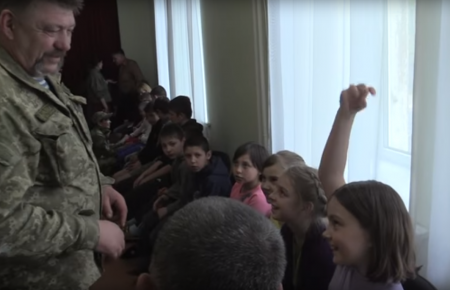 Бійці ЗСУ відвідали центр реабілітації дітей у Краматорську