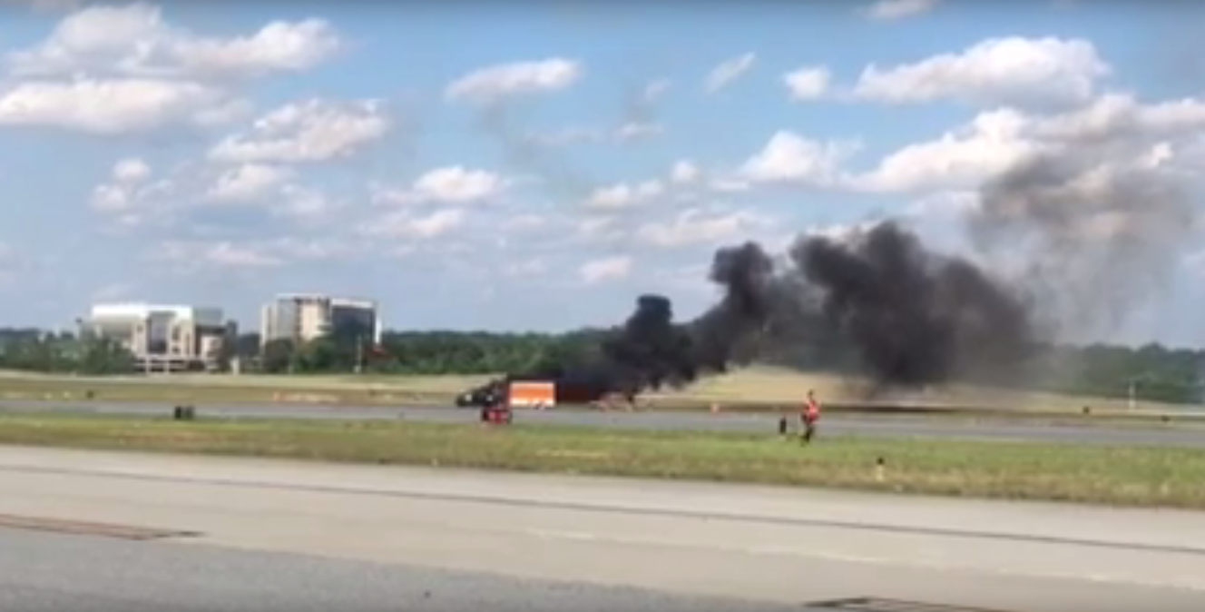 У США розбився пілот на літаку під час повітряного шоу — відео