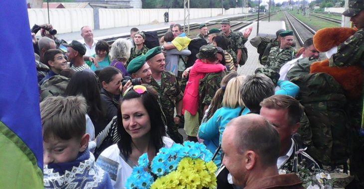 В Луцьку зустріли бійців, що повернулися з АТО В Луцьку зустріли бійців, що повернулися з АТО