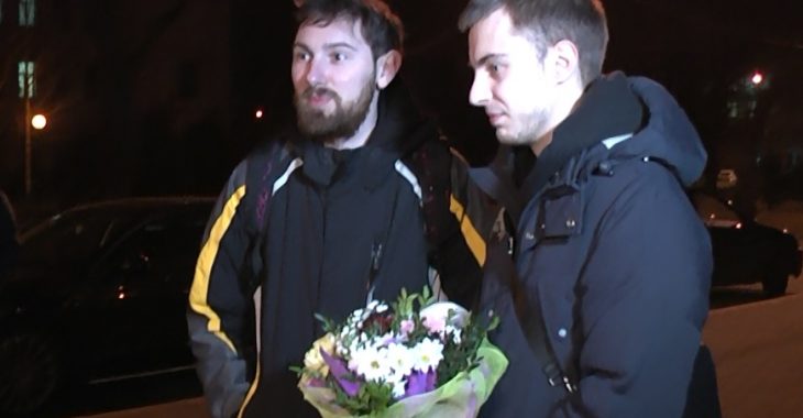 Дніпропетровські бійці повернулися з полону у рідне місто Дніпропетровські бійці повернулися з полону у рідне місто