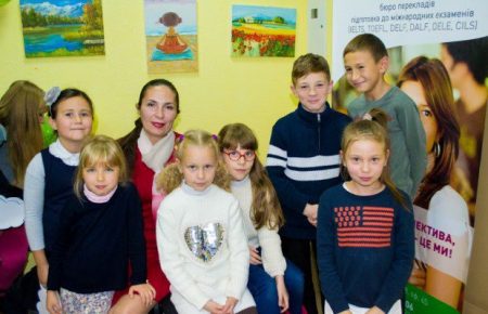 Переселенці в Києві відкрили школу підприємництва для дітей