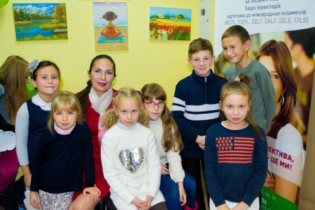 Переселенці в Києві відкрили школу підприємництва для дітей