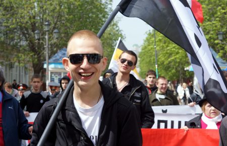 Російським активістам загрожує 3 роки в'язниці за графіті червоно-чорного прапору
