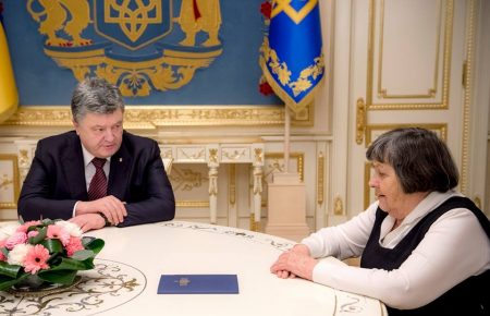 Президент зустрівся з матір'ю Надії Савченко