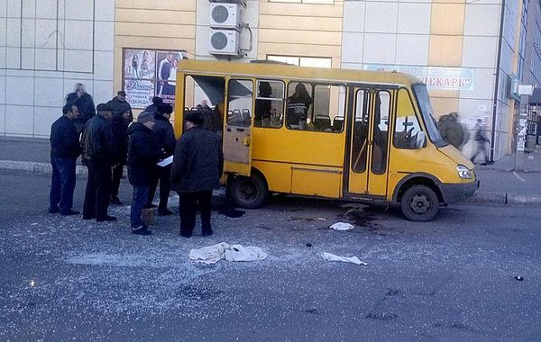 У Макіївці п'яний бойовик кинув гранату в маршрутку, 2 загинуло, є поранені, — місцеві У Макіївці п'яний бойовик кинув гранату в маршрутку, 2 загинуло, є поранені, — місцеві