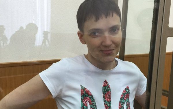 Попри лихоманку Надія Савченко виступає на суді, — адвокат Попри лихоманку Надія Савченко виступає на суді, — адвокат
