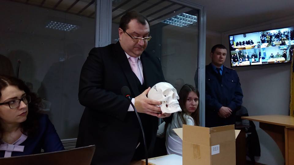 Суд подовжив арешт Єрофєєву та Олександрову, адвокат прийшов з черепом