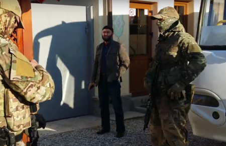 У Бахчисараї заарештували ще чотирьох кримських татар — відео