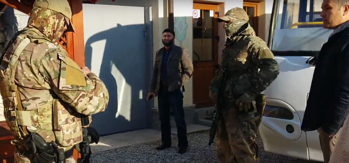 У Бахчисараї заарештували ще чотирьох кримських татар — відео