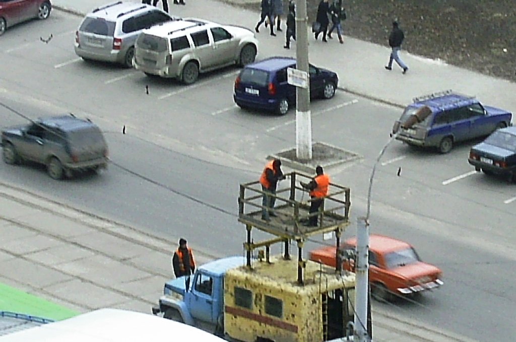 У Луганську на центральній вулиці демотують трамвайні дроти