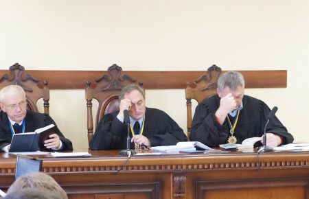 «Ідея Гройсмана про звільнення 547 суддів не відповідає КУ», — адмінсуд