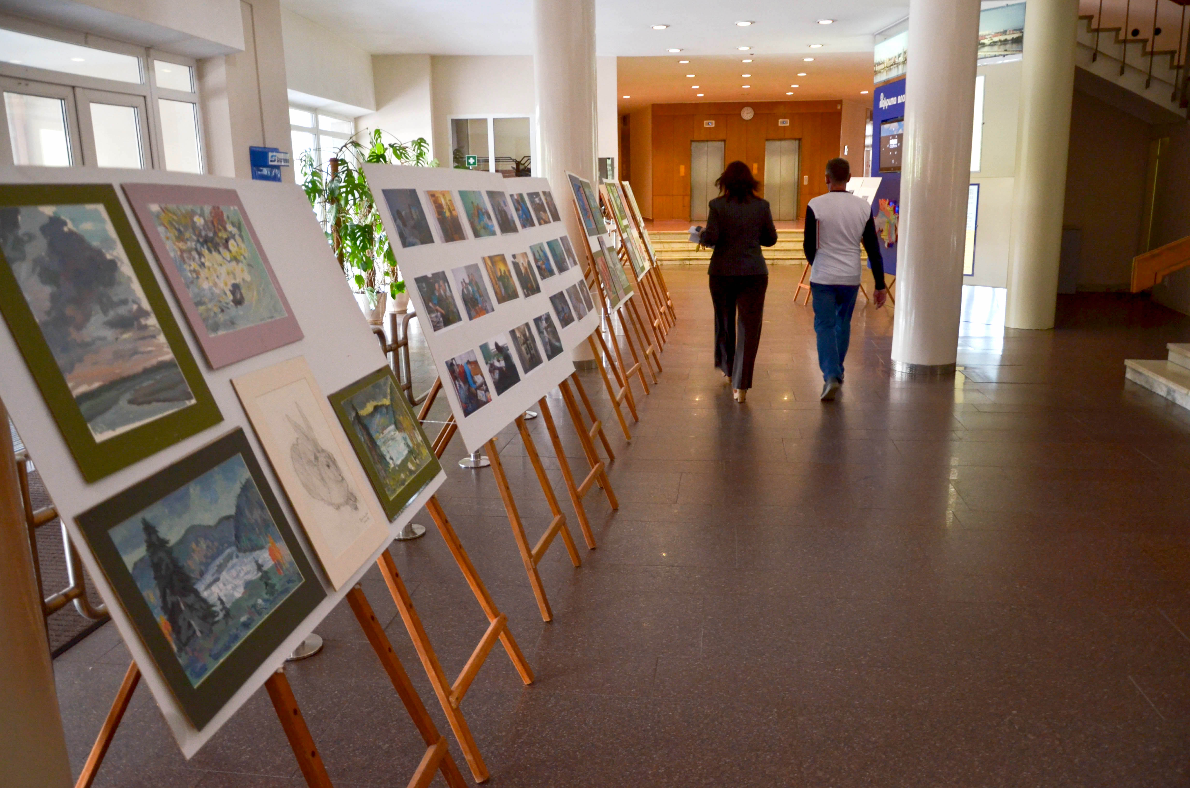 У Дніпрі відкрилася виставка картин, створених бійцями АТО на лікарняних ліжках