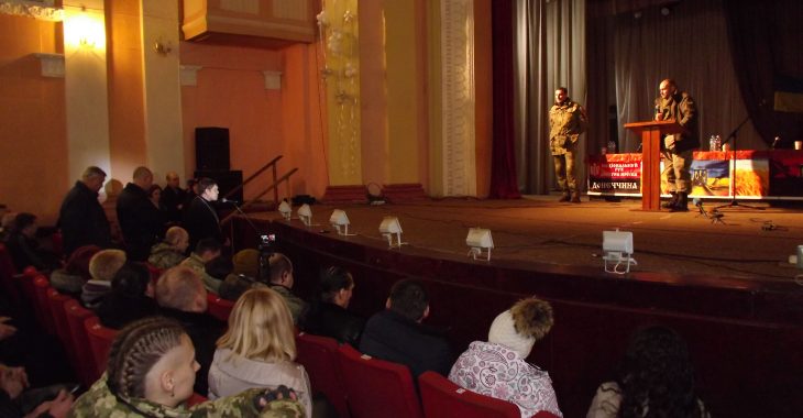 Дмитро Ярош у Краматорську закликав патріотів Донеччини об'єднувати зусилля Дмитро Ярош у Краматорську закликав патріотів Донеччини об'єднувати зусилля