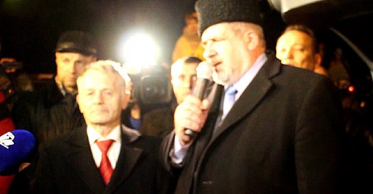 Р. Чубаров і М. Джемілєв обговорили з П. Порошенком протистояння довкола ЛЕП на Херсонщині Р. Чубаров і М. Джемілєв обговорили з П. Порошенком протистояння довкола ЛЕП на Херсонщині