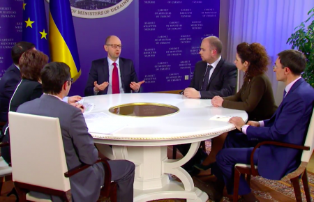 Арсеній Яценюк дав інтерв'ю українським телеканалам
