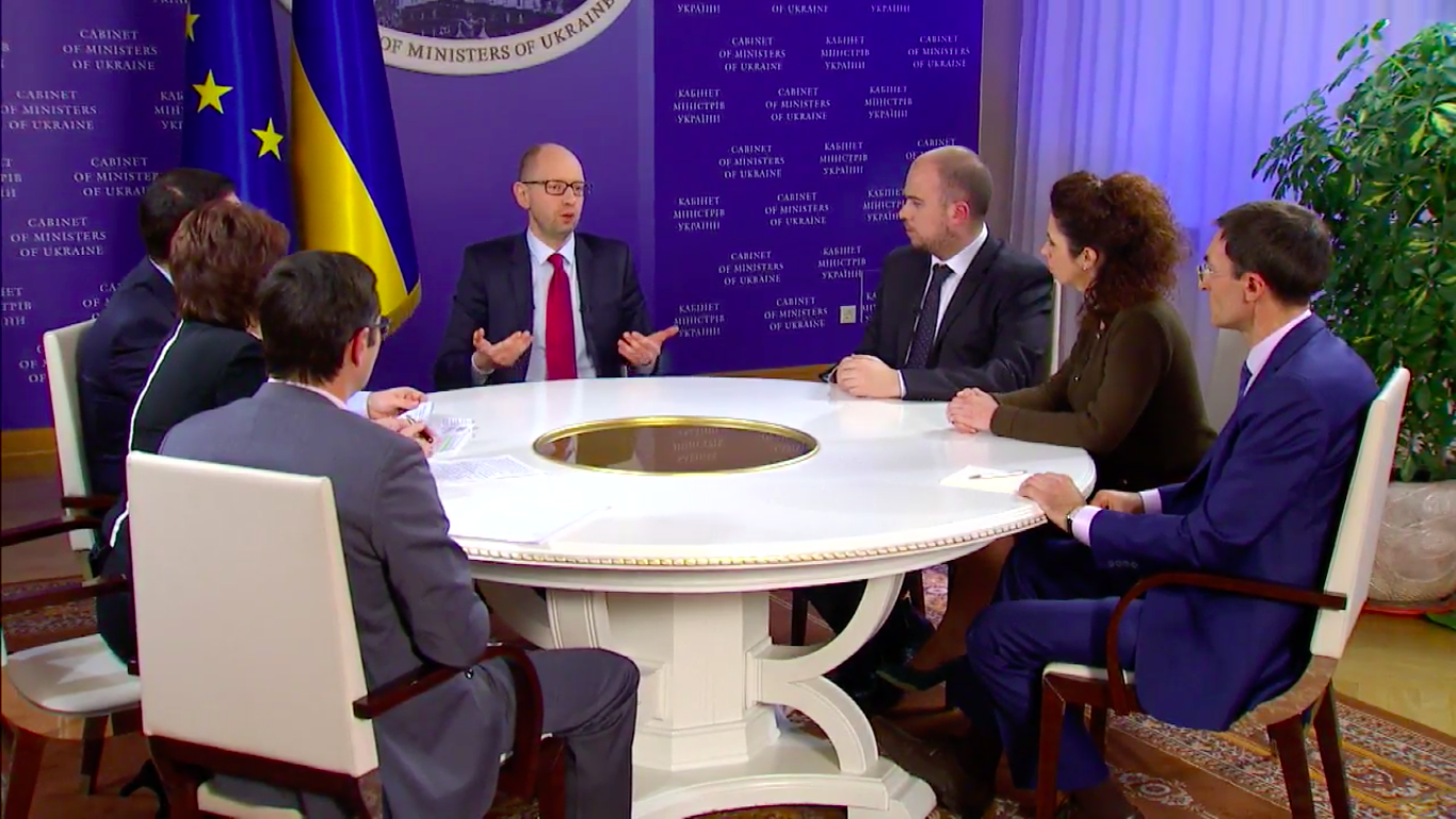 Арсеній Яценюк дав інтерв'ю українським телеканалам