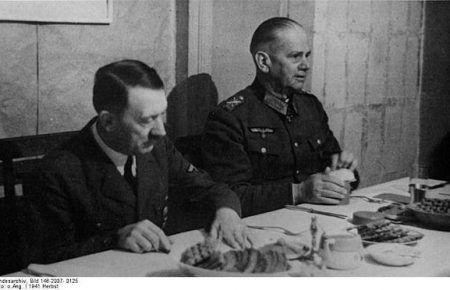 Столове срібло Гітлера пішло «з молотка» у Німеччині