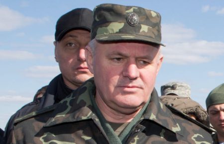 Порошенко звільнив командувача Сухопутних військ ЗСУ