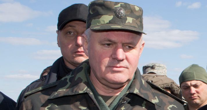 Порошенко звільнив командувача Сухопутних військ ЗСУ Порошенко звільнив командувача Сухопутних військ ЗСУ
