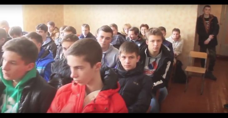 В Антраците «казаки» дают «уроки мужества» для старшеклассников В Антраците «казаки» дают «уроки мужества» для старшеклассников