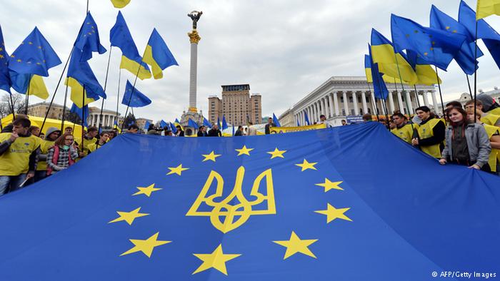 Чи потрібні партійні прапори на Євромайдані?