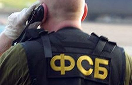 Триває обшук у батьків одного із затриманих учора кримських татар